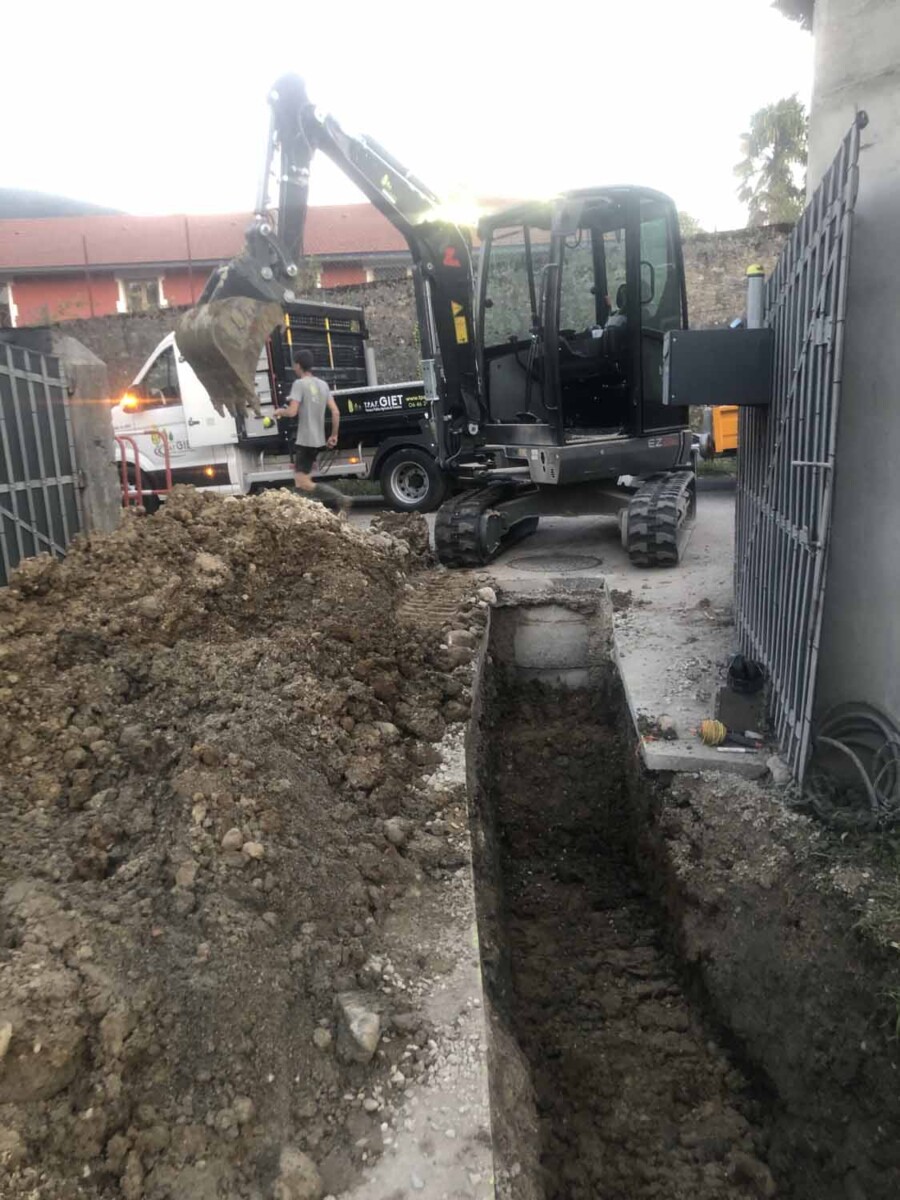 PHOTO DE LA SOCIÉTÉ TPAF GIET ENTRAIN DE RÉALISER UN BRANCHEMENT AEP