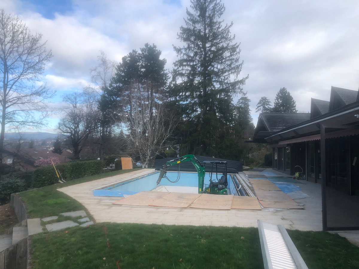 PHOTO D'UNE DÉMOLITION D'UNE PISCINE CHEZ UN PARTICULIER - SOCIÉTÉ T.P.A.F GIET