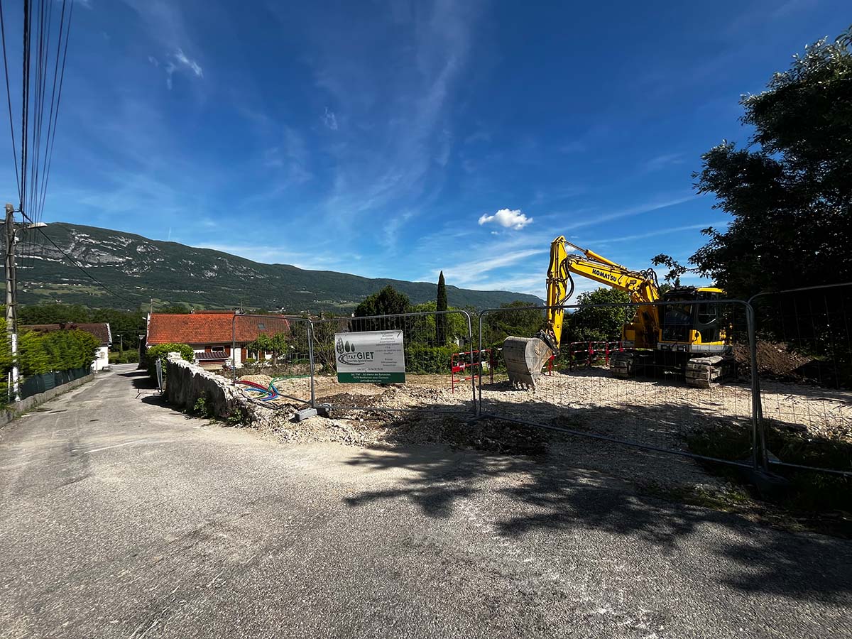 PHOTO DE LA FIN DE LA DÉMOLITION D'UNE MAISON SUITE À UN INCENDIE