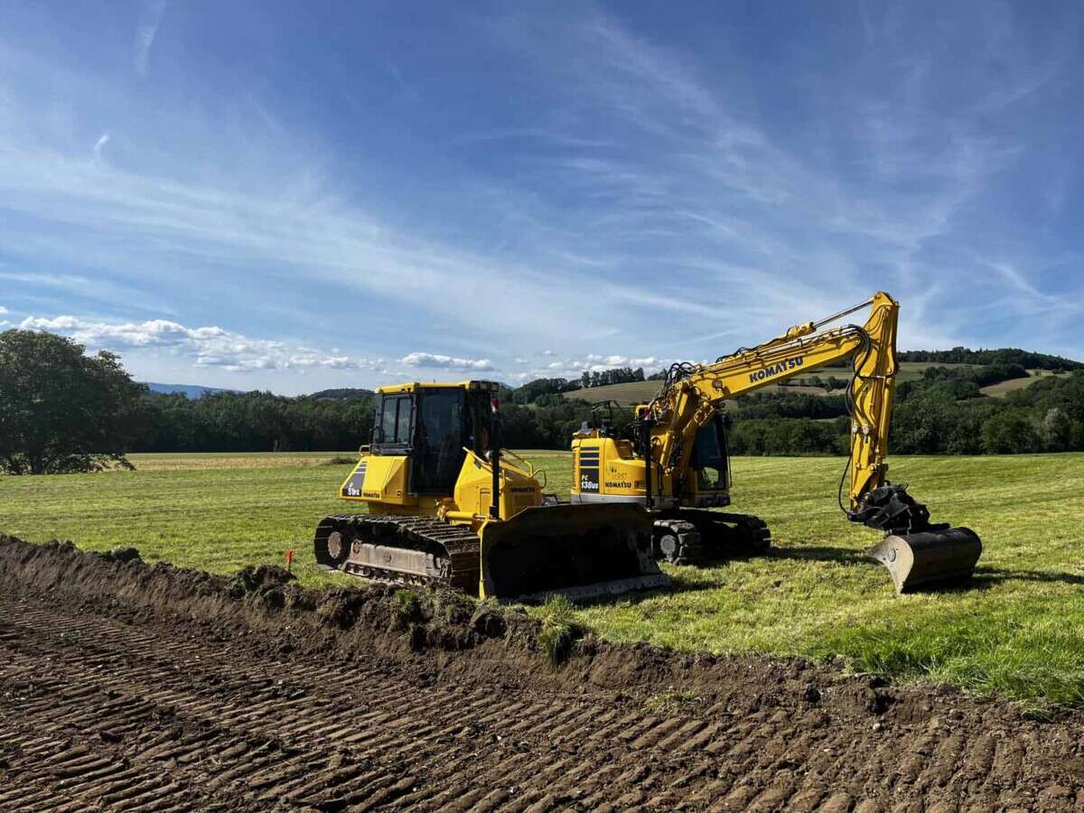 PHOTOS DES ENGINS DE LA SOCIÉTÉ TPAF DISPONIBLES À LA LOCATION AVEC CHAUFFEUR